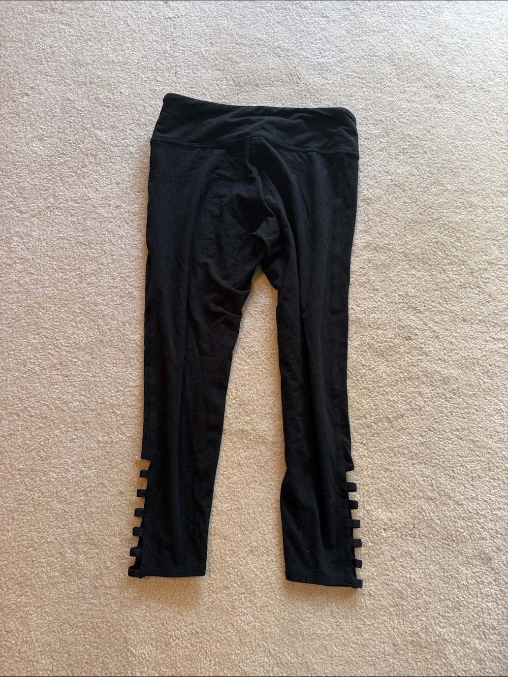VS Sport Capri Legging with Cutout Leg - Medium - Picture 4 of 5